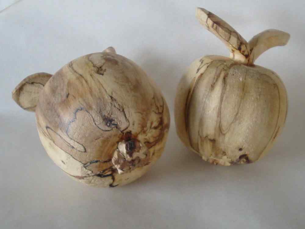 �pfel aus Buchenholz